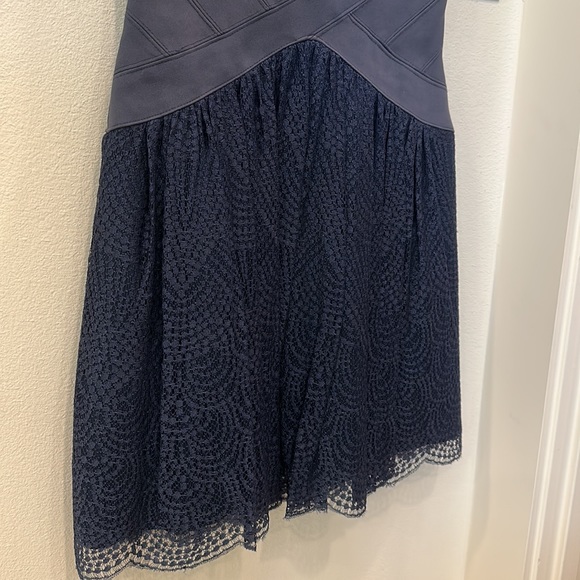 Women’s BCBG dress • size: 2 • so flattering! - Picture 3 of 6